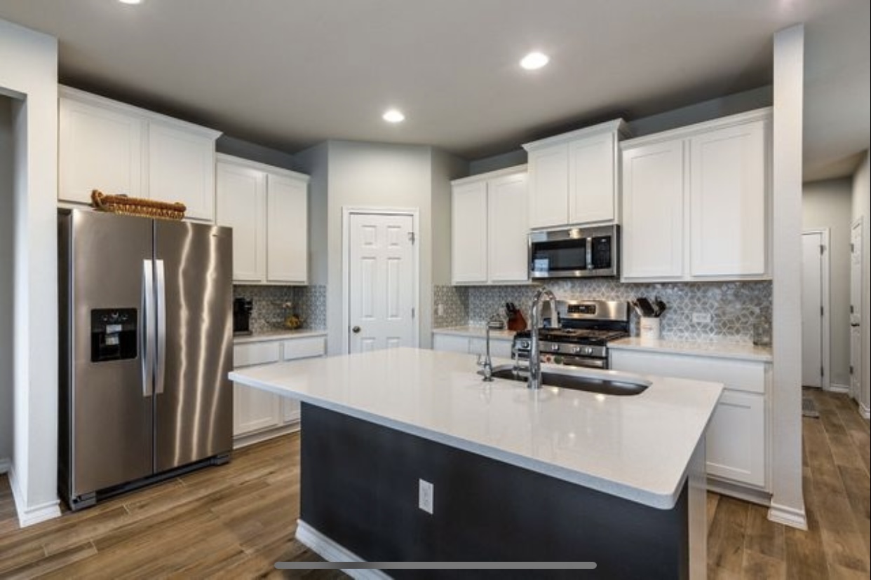 1606 Denesa Dr Kitchen 3